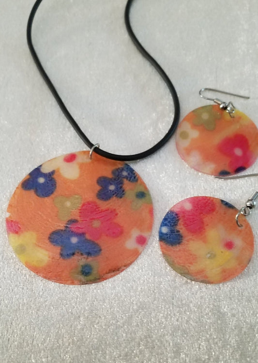 Mussell Shell necklace with painted flowers and earring set