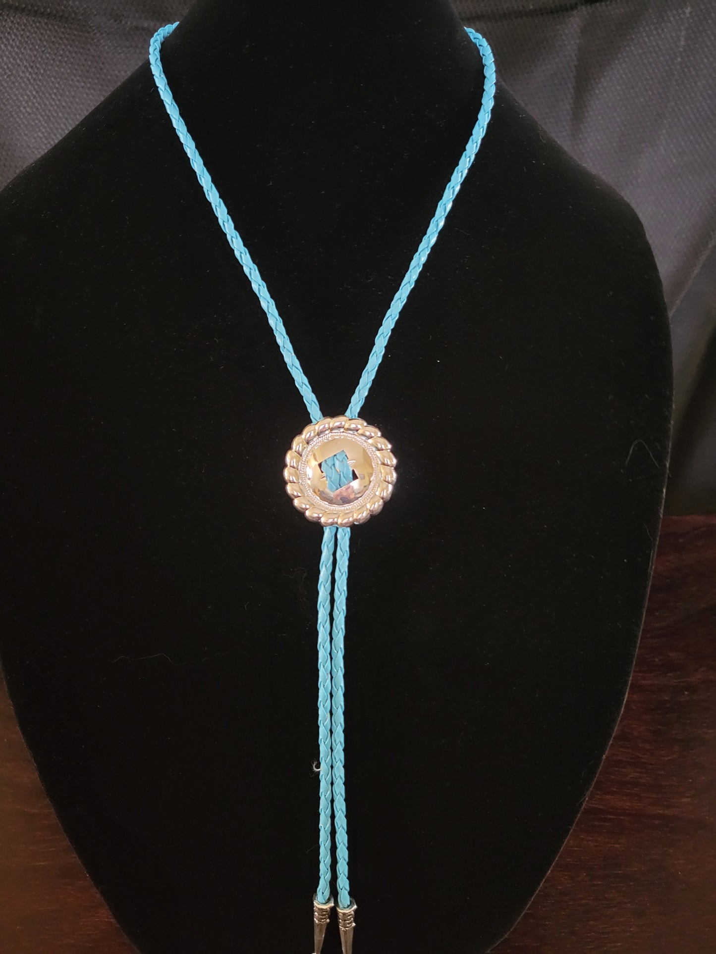 Bolo tie with blue leather, 36 inches