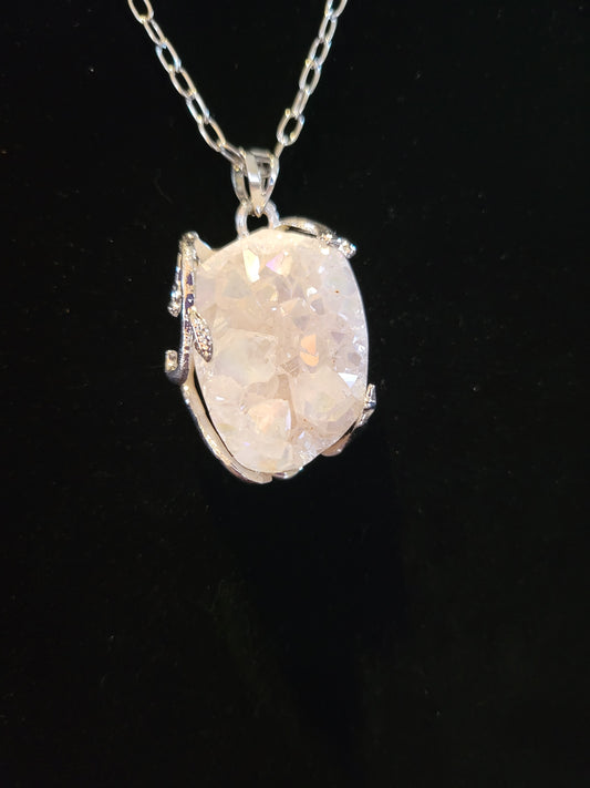 Drusy agate, color cream with a hint of pink, 20 inches