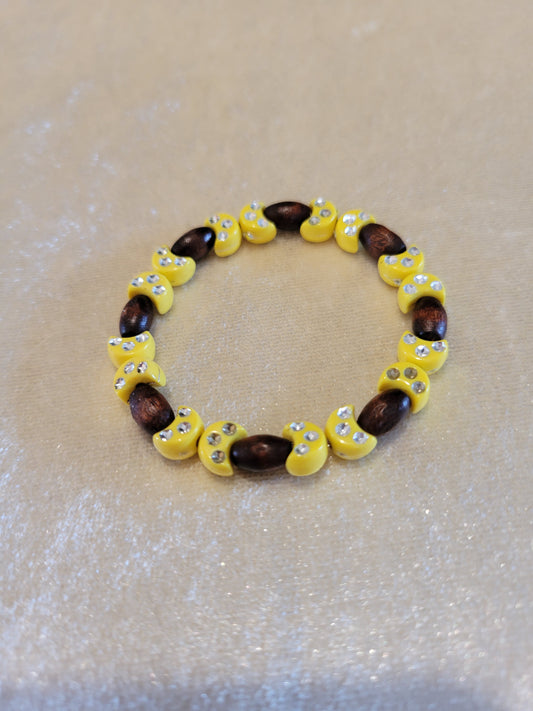 Child wood and yellow moon bracelet, size 4