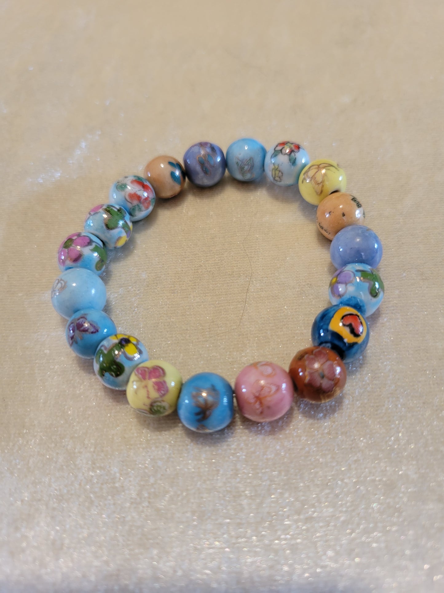 Stretch bracelet with colored porcelain beads, size 6.5